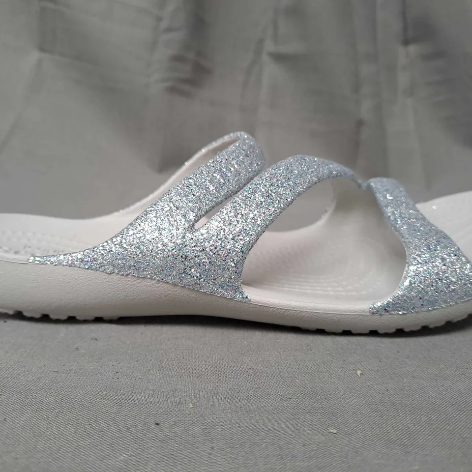 PAIR OF CROCS OPEN TOE SANDALS IN GLITTER MULTICOLOUR SIZE W7
