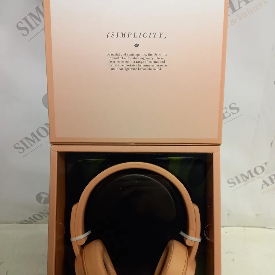 URBANISTA DETROIT CHEEKY PEACH BLUETOOTH HEADPHONES