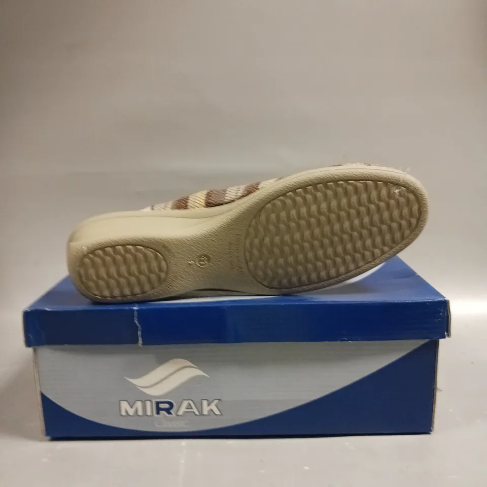 BOXED PAIR OF MIRAK CLASSIC OPEN TOE SLIP ON SANDLES IN BROWN - SIZE 7