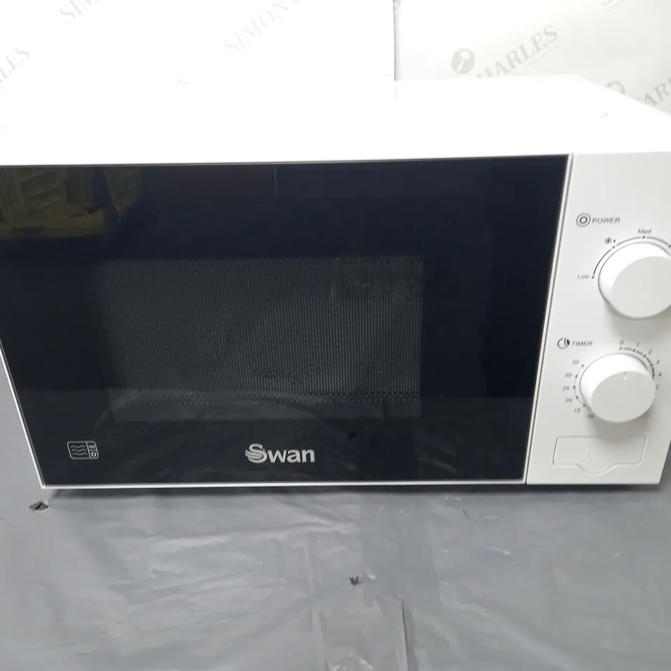BOXED SWAN 20L 700W MANUAL MICROWAVE IN WHITE RRP £54