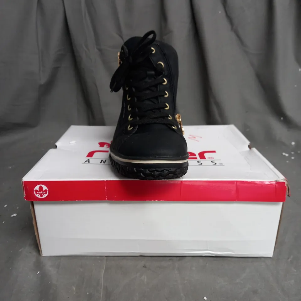 BOXED PAIR OF RIEKER WARM LINED BOOTIE IN BLACK SIZE 6.5
