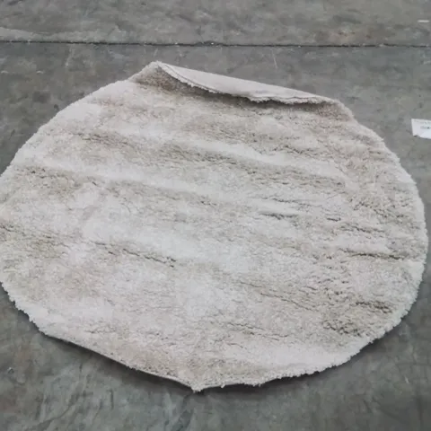 QUALITY DESIGNER AREA RUG - APPROXIMATELY 140X140CM