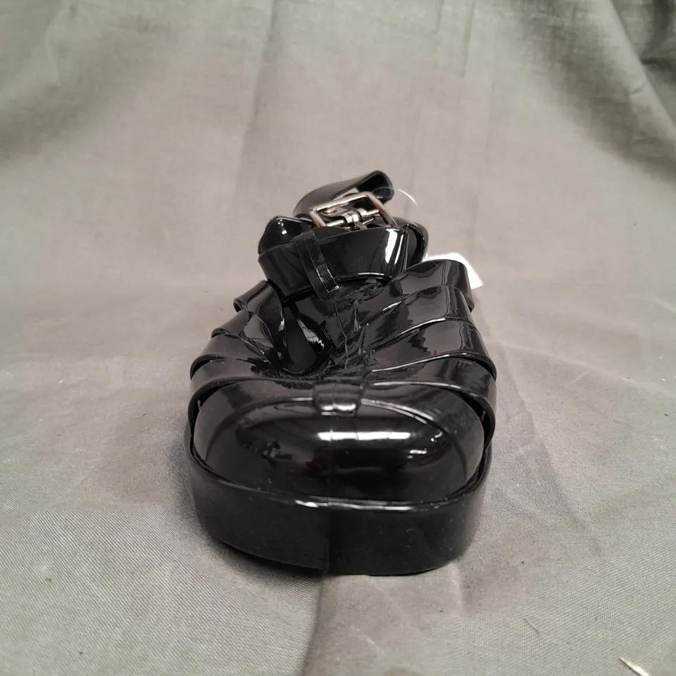 BOX OF APPROX 24 ASSORTED ASPIRER HEELED SANDALS IN BLACK IN VARIOUS SIZES 
