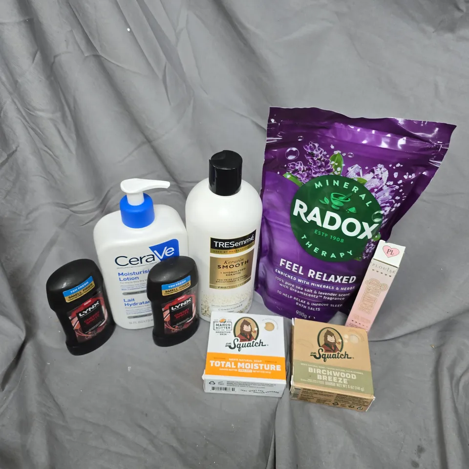 APPROXIMATELY 12 ASSORTED HEALTH & BEAUTY PRODUCTS TO INCLUDE CEREVE MOSTURISING LOTION, RADOX FEEL RELAXED BATH SALTS, PLOUISE BROW TRIP, ETC - COLLECTION ONLY