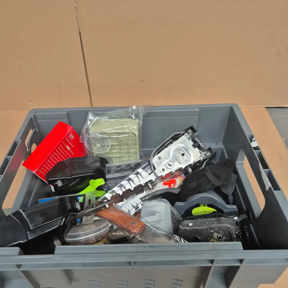 TOTE OF APPROXIMATELY 10 ASSORTED ITEMS INCLUDING STOPZ PELLET WAGGLER KIT, MAINLINE BAITS ISO FISH WAFTERS AND ONE MORE CAST ISCR MIXED SIZED DUMBBELLS