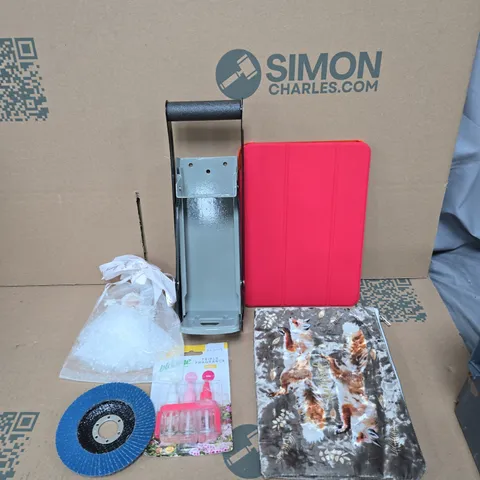 APPROXIMATELY 15 ASSORTED HOUSEHOLD ITEMS TO INCLUDE BLOOME PLUG IN REFILL, TABLET COVER AND CHRISTMAS ANGEL