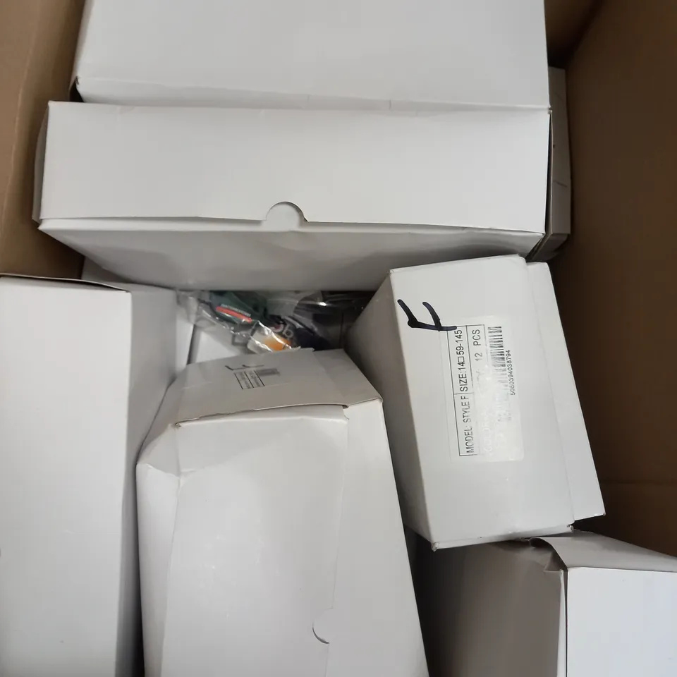 APROX 200 PAIRS OF ASSORTED SUN GLASSES 