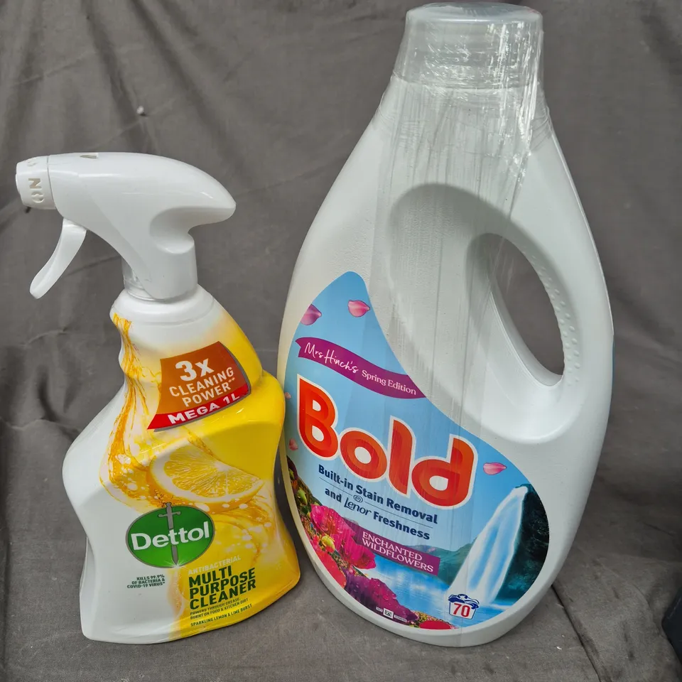 APPROXIMATELY 7 ASSORTED CLEANING PRODUCTS TO INCLUDE DETTOL CLEANER & BOLD FABRIC CONDITIONER 