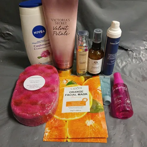 APPROXIMATELY 20 ASSORTED HEALTH & BEAUTY PRODUCTS TO INCLUDE LEE STAFFORD HEAT PROTECTION SHINE MIST, THE CHELSEA LABORATORY FIRM AND RESTORE NIGHT, VICTORIA'S SECRET FRAGRANCE LOTION, ETC