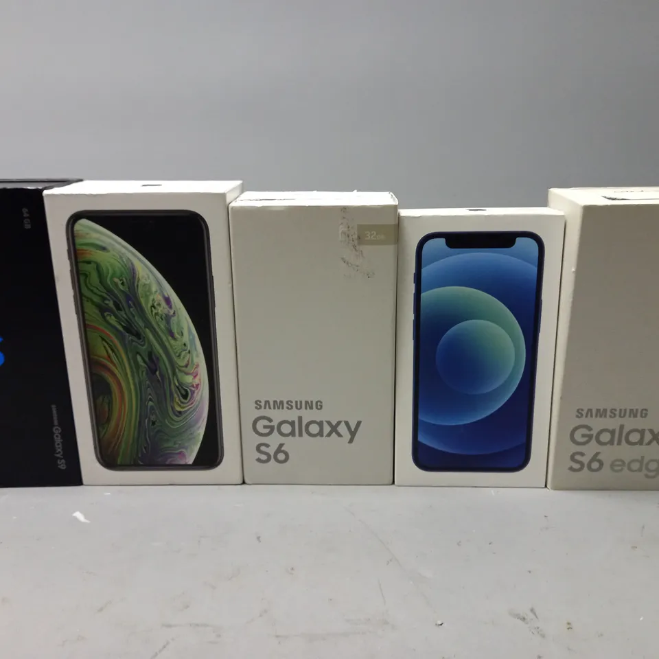 BOX OF APPROX 30 EMPTY SMART PHONE DISPLAY BOXES