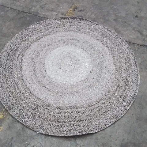 QUALITY DESIGNER AREA RUG - APPROXIMATELY 152X152CM