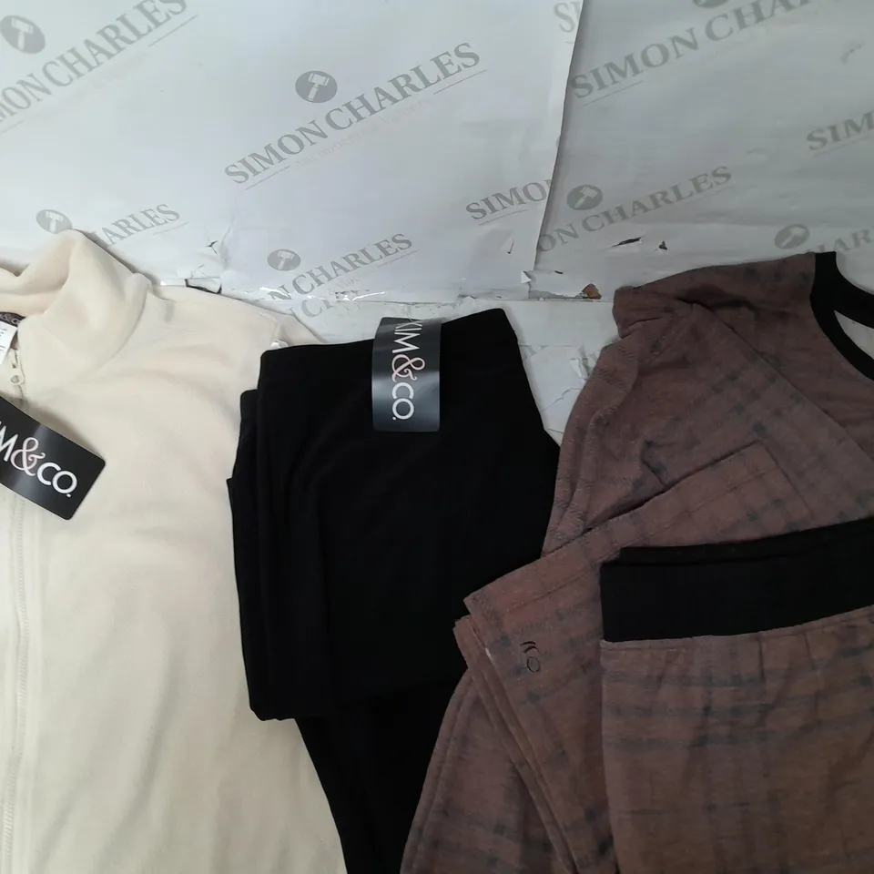 A BOX OF 10 VARIOUS CLOTHING ITEMS TO INCLUDE A KIM&CO. WHITE ZIP UP TOP, A PAIR OF BLACK TROUSERS AND A BROWN TARTAN PYJAMA SET 