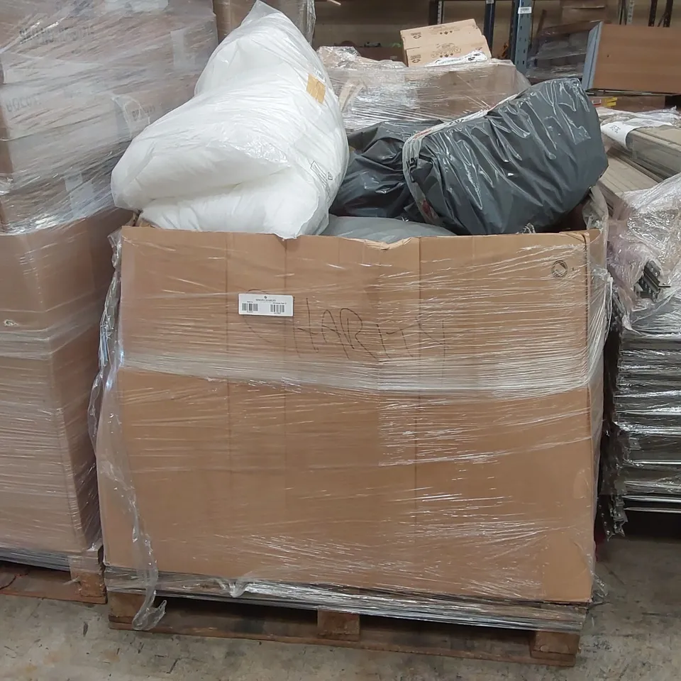 PALLET CONTAINING A LARGE QUANTITY OF FIREWOOD, FIRELIGHTERS ECT