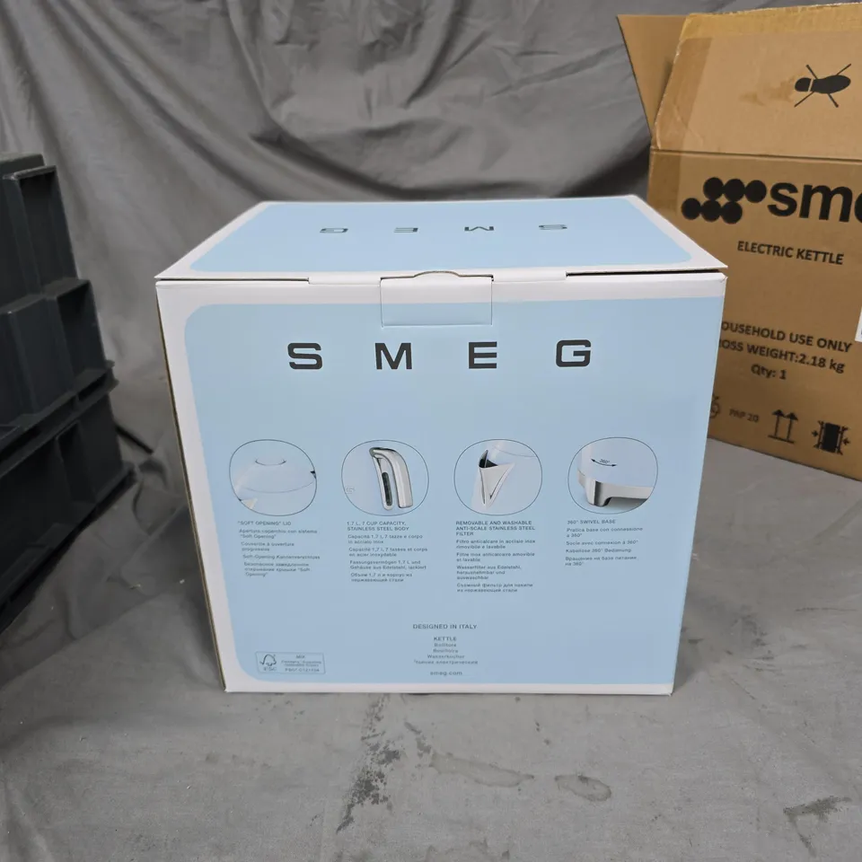 SMEG ELECTRIC KETTLE – PASTEL BLUE