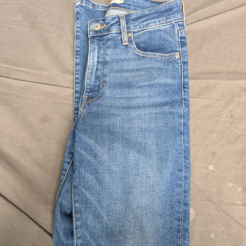 LEVI'S PREMIUM 725 HIGH RISE BOOTCUT JEANS – UK 6 (US 26)