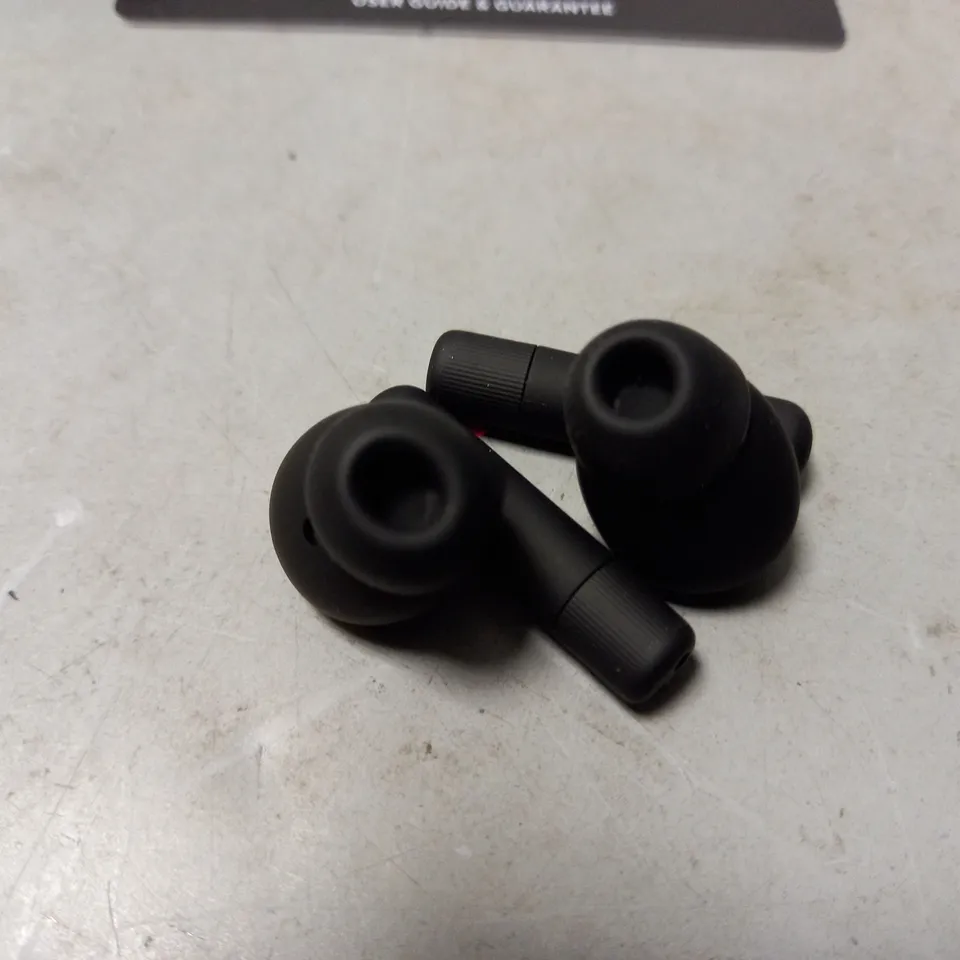 HUGO BOSS TRUE WIRELESS EARBUDS