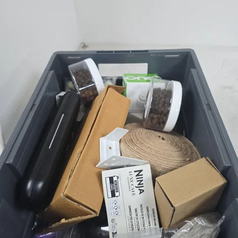 APPROXIMATELY 20 ASSORTED HOUSEHOLD ITEMS INCLUDING DLUX PEARL SCOURERS AND LOCK CYLINDER LUBE POWDER
