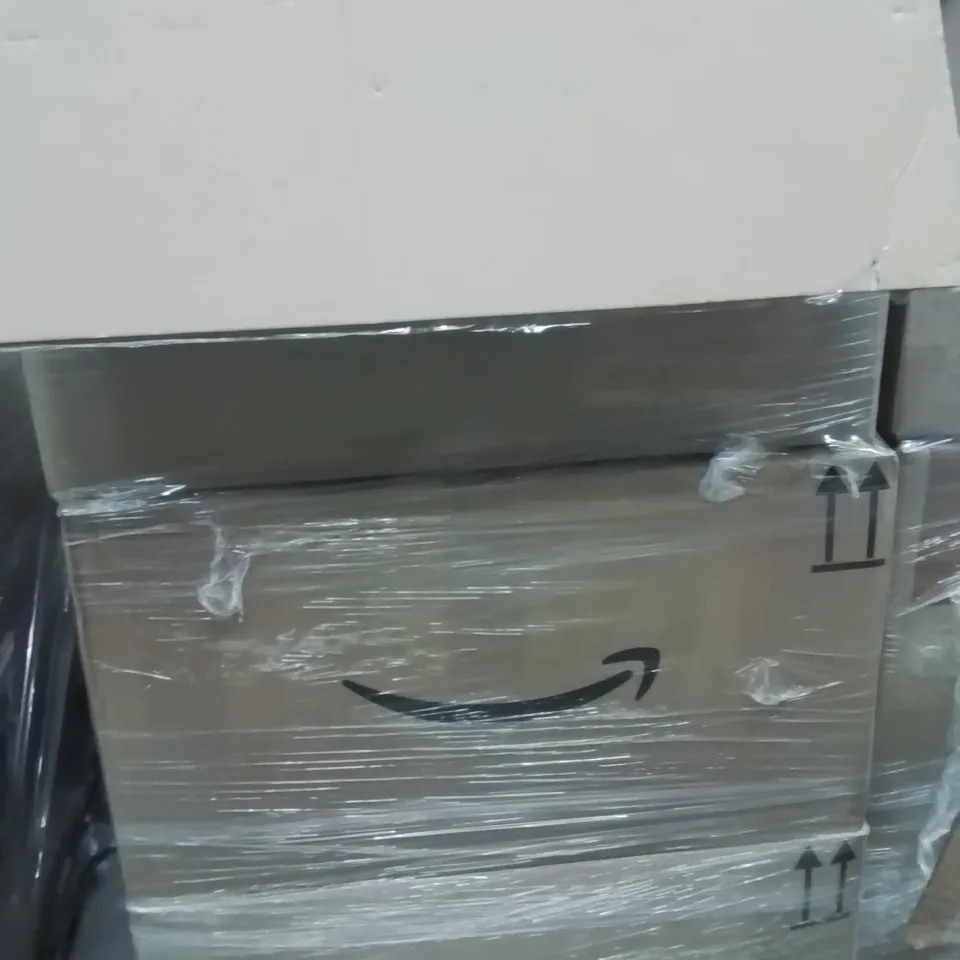 PALLET CONTAINING A LARGE QUANTITY OF COSMETIC PRODUCTS TO INCLUDE;NAIL POLISH,PROFESSIONAL NAIL FILE SET,WAX STICK,LIPSTICK