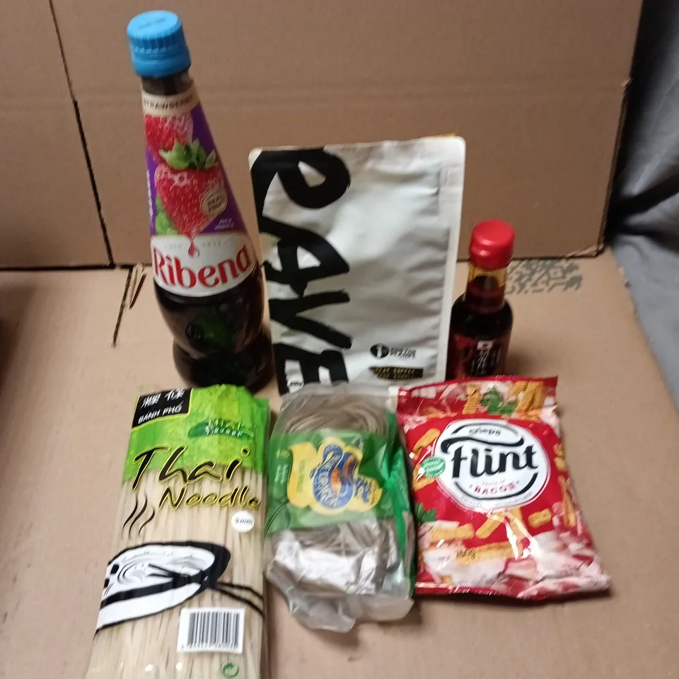 APPROXIMATELY 20 ASSORTED FOOD AND DRINK ITEMS TO INCLUDE - RIBENA, THAI NOODLES AND RAVE GROUND COFFEE