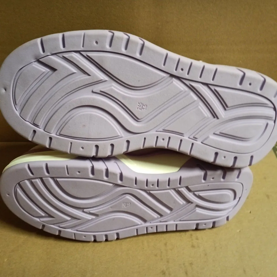 UNBOXED KOI WOMEN'S LILAC & CREAM PLATFORM TRAINERS - 245 / 1.5