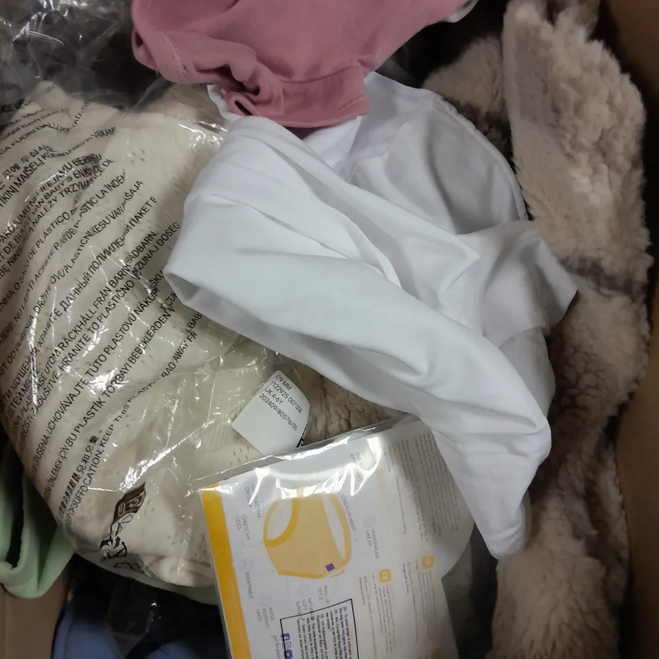 APPROXIMATELY 20 ASSORTED CHILDRENS CLOTHING PRODUCTS IN AGES RANGING FROM 0-5YRS 