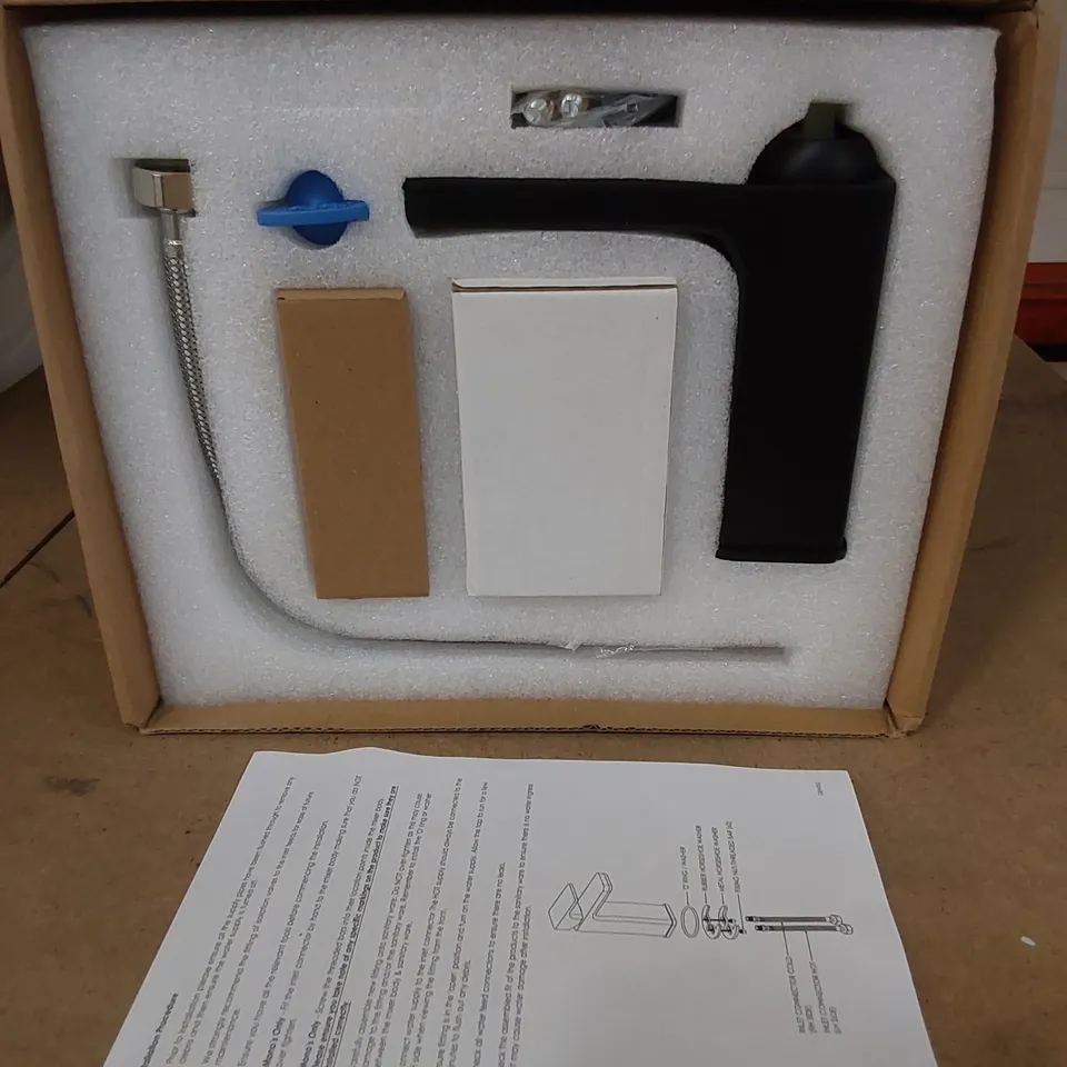 BOXED WINDON MONO BASIN MIXER WITH WASTE