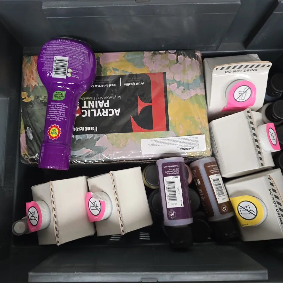 APPROXIMATELY 14 ASSORTED LIQUIDS TO INCLUDE ACRYLIC PAINT, SPEEDBALL UNDERGLAZE, SMOL WASHING UP LIQUID, ETC - COLLECTION ONLY