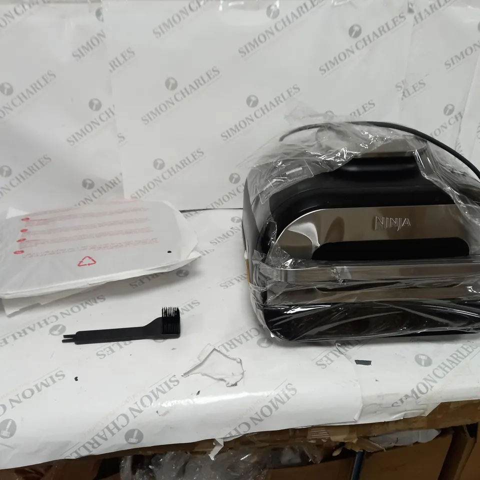 BOXED NINJA FOODI MAX HEATH GRILL & AIR FRYER