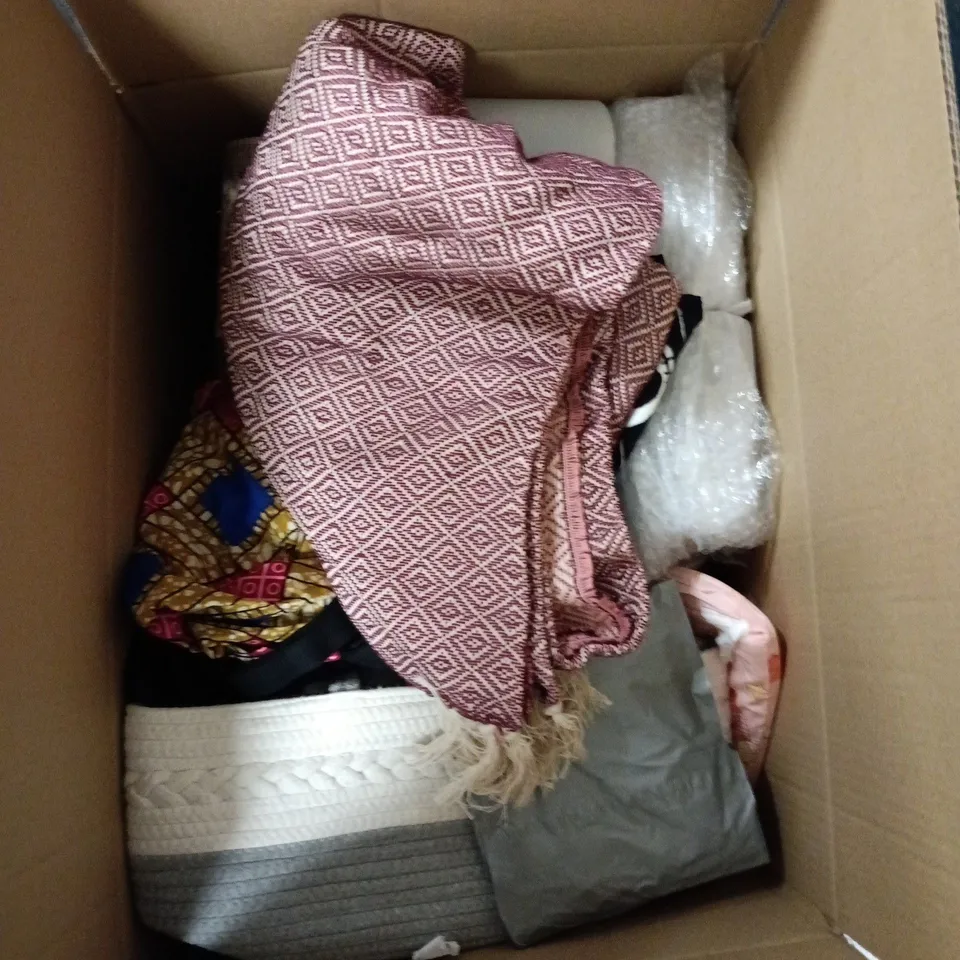 BOX OF APPROXIMATELY 18  ASSORTED HOUSEHOLD ITEMS TO INCLUDE: WATERPROOF MATTRESS ENCASEMENT AND DISHWASHER PODS