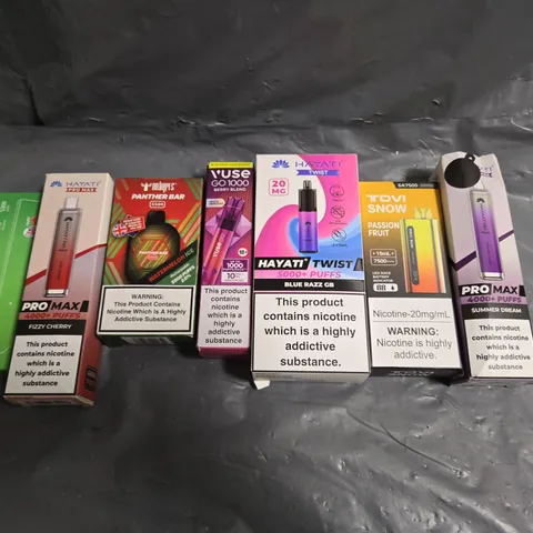 APPROXIMATELY 20 ASSORTED E-CIGARETTE & VAPING ITEMS IN VARIOUS BRANDS 