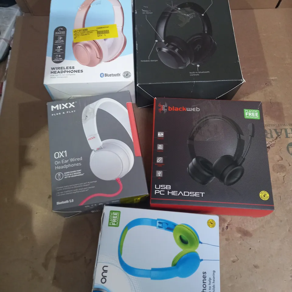LOT OF APPROX 5 ASSORTED HEADPHONES TO INCLUDE ONN, BLACKWEB, MIXX ETC