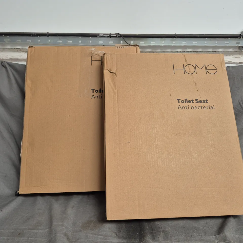 2 X BOXED TOILET SEAT ANTI-BACTERIAL 