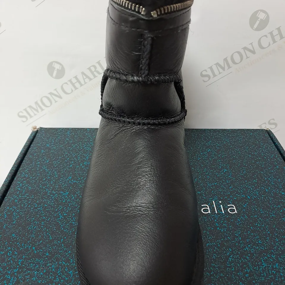 BOXED EMU BLACK LEATHER FUR BOOTS WITH ZIP SIZE 4