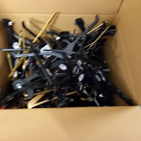 LARGE QUANTITY OF ASSORTED CLOTHES HANGER