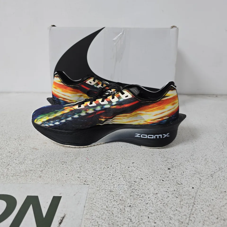NIKE ZOOMX COLOURWAY RUNNING SHOES – COLOURFUL UPPER (UK 7.5)