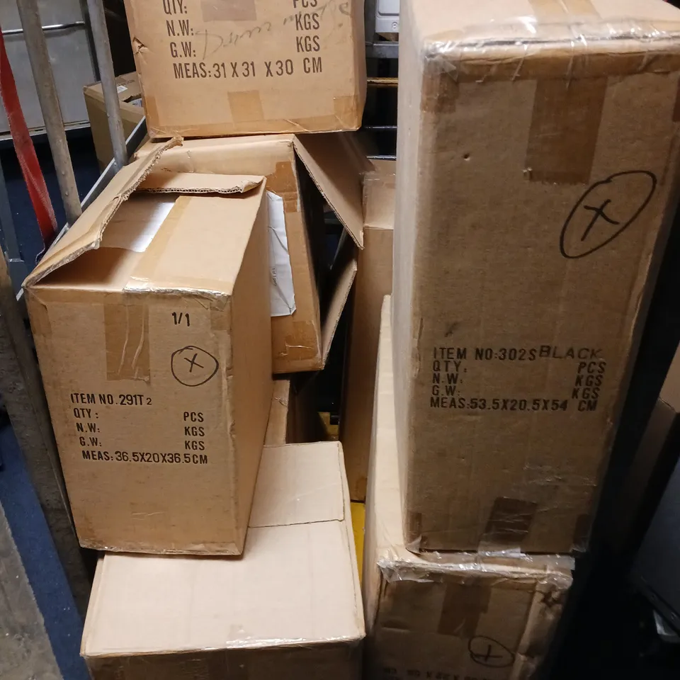 APPROXIMATELY 8 ASSORTED LIGHTING FIXTURES IN VARIOUS STYLES & SIZES - COLLECTION ONLY 