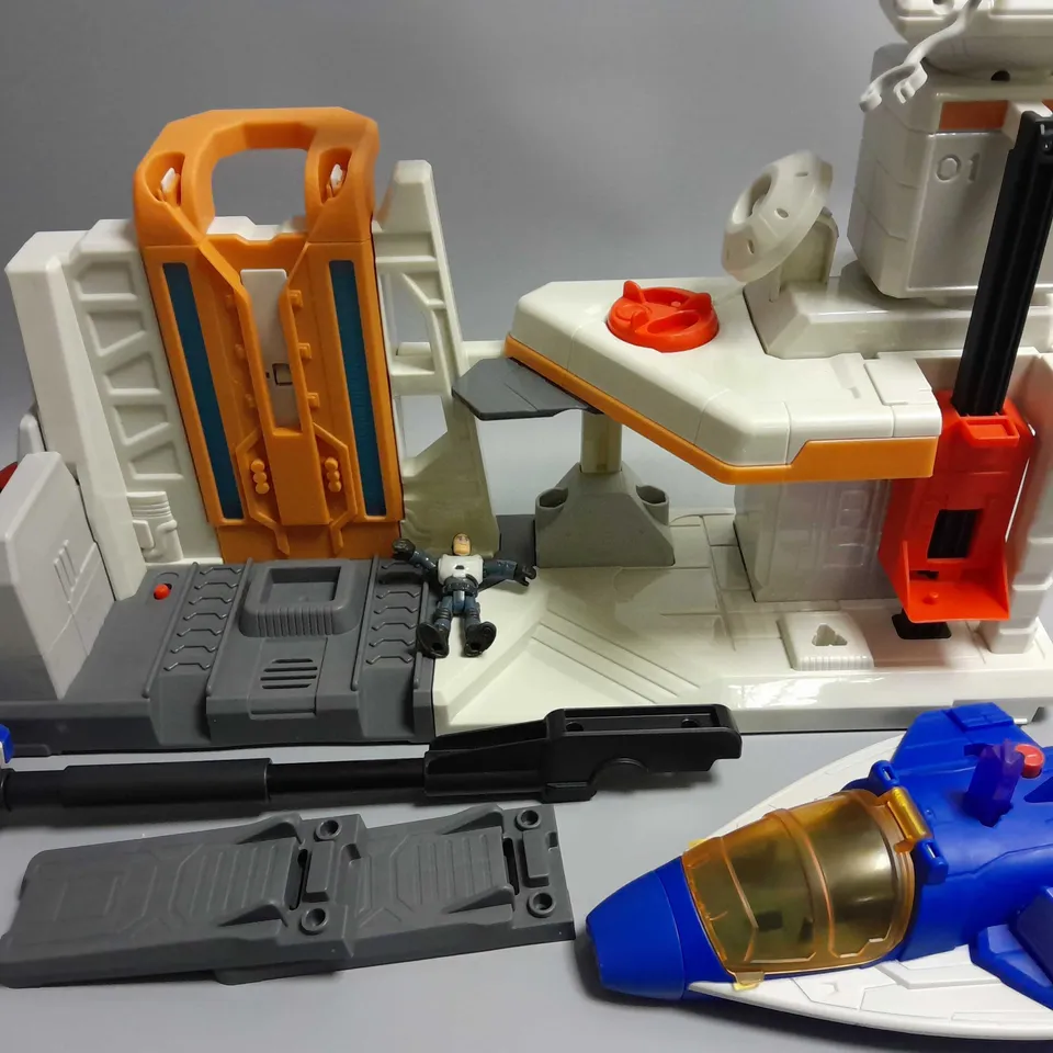 IMAGINEXT LIGHTYEAR LIFT & LAUNCH STAR COMMAND