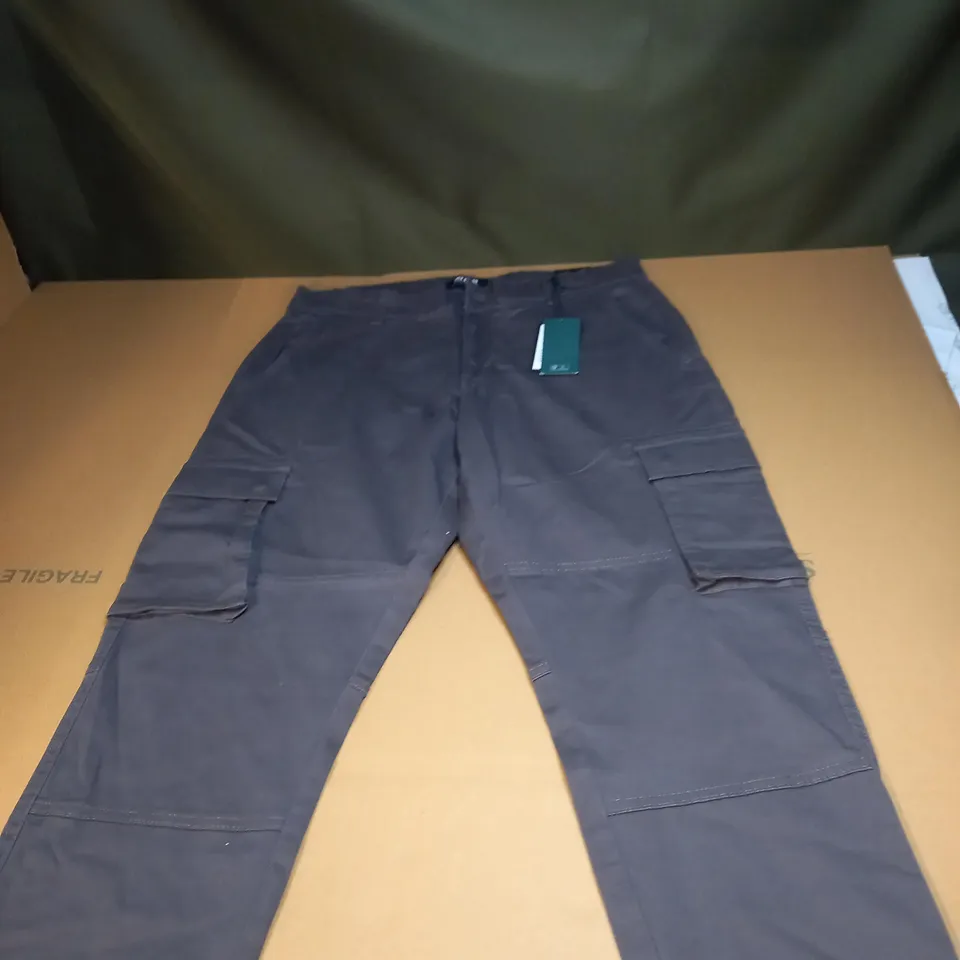ONSCAM STAGE CARGO CUFFED TROUSERS SIZE 32"