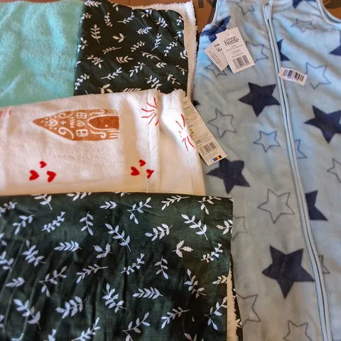 LOT OF APPROXIMATELY 14 ASSORTED BEDDING AND SOFT FURNISHING  ITEMS TO INCLUDE SLEEP BAGS, THROWS AND TOWELS