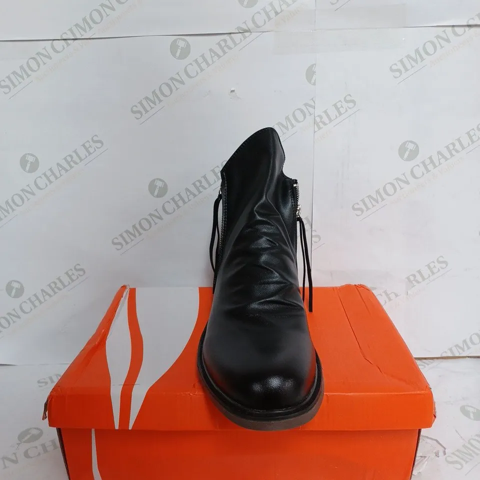 UNBRANDED BLACK LEATHER BOOTS - EU 41