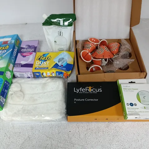 LOT OF APPROXIMATELY 20 ASSORTED HOUSEHOLD ITEMS TO INCLUDE FLASH SPEED MOP, CERAMIC WIND CHIME AND KEPLIN HOT WATER BOTTLE