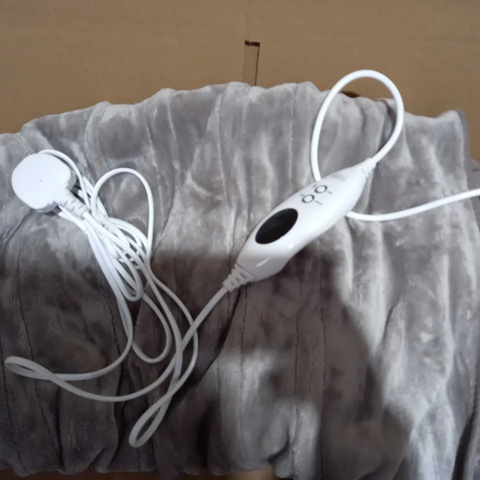 COZEE HOME HEATED PLUSH WEARABLE BLANKET IN GREY