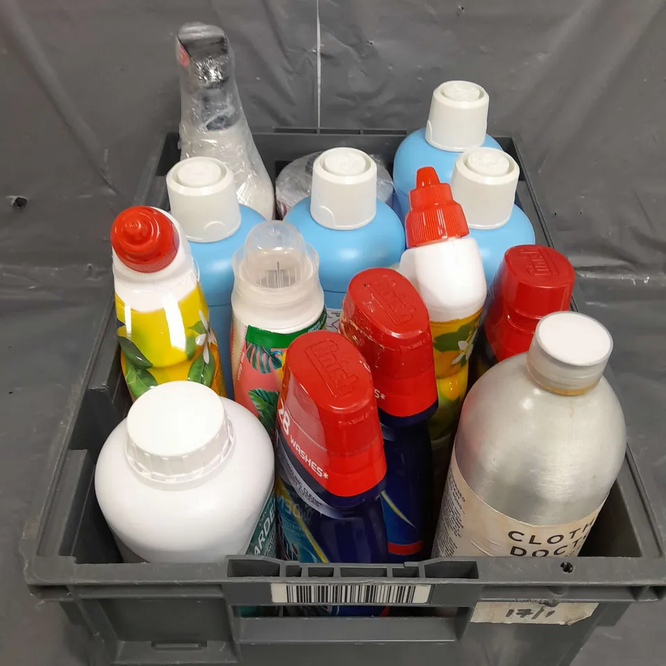 TOTE OF APPROX 10 CLEANING PRODUCTS TO INCLUDE TOILET GEL , STERILISING FLUID , LIQUID DETERGENT , ETC  - COLLECTION ONLY
