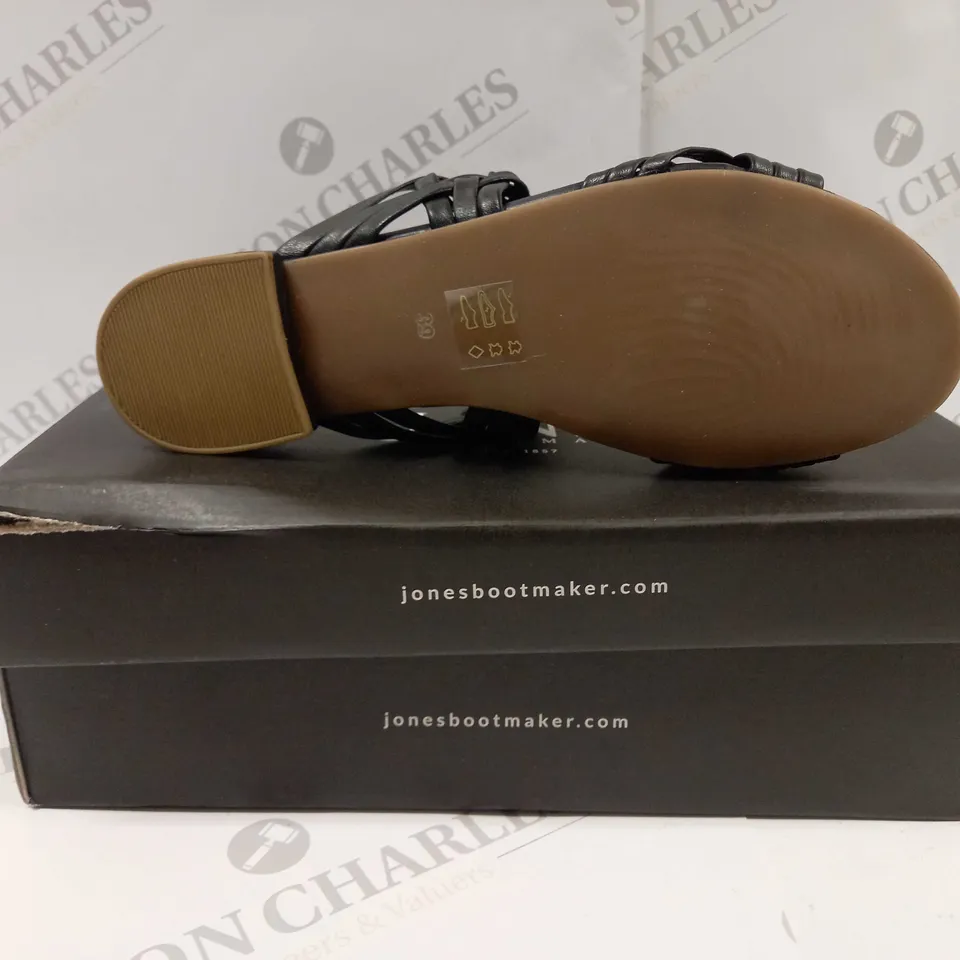BOXED PAIR OF JONES BOOTMAKER MADENA FLAT SANDALS UK SIZE 6 