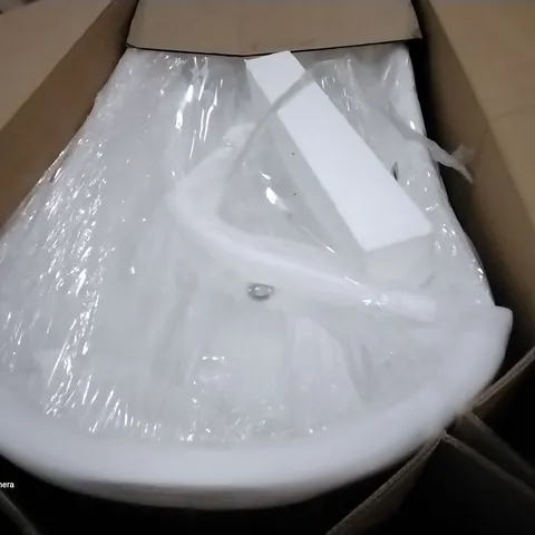 WHITE FREESTANDING BATH