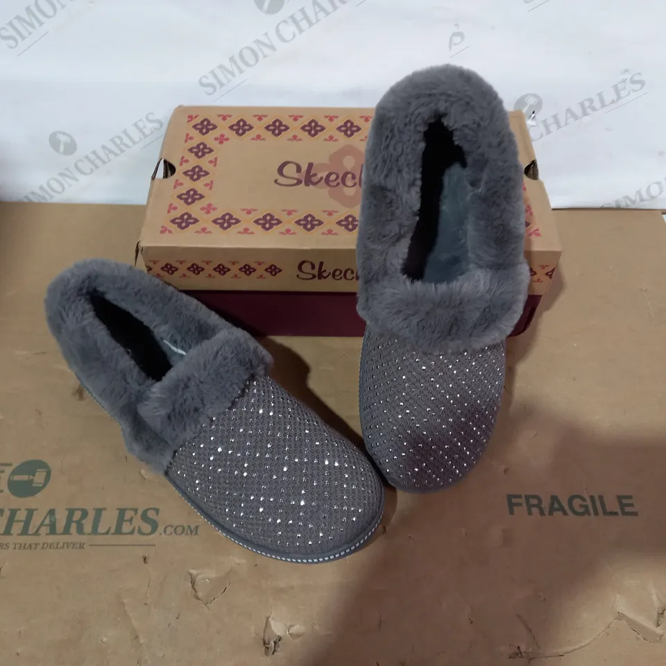 BOXED PAIR OF SKECHERS - SIZE 7