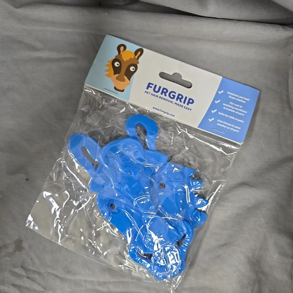 APPROXIMATELY 140 FURGRIP LAUNDRY PET HAIR REMOVERS - HORSE
