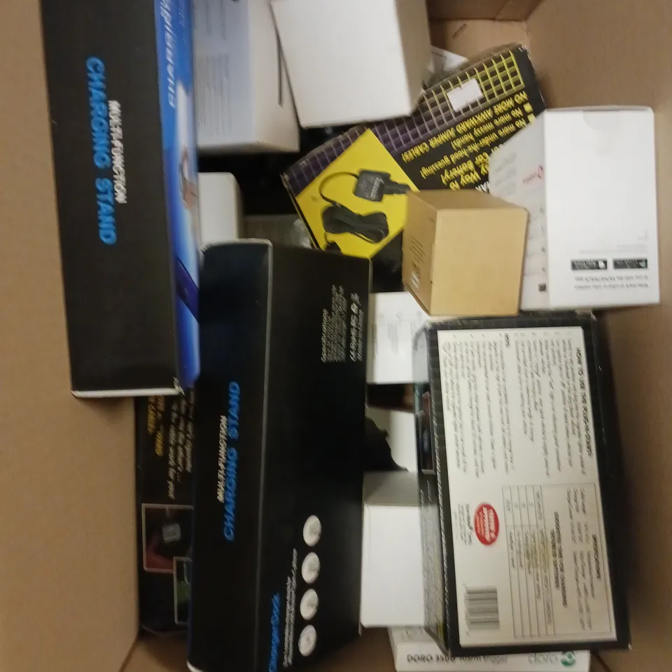 APPROXIMATELY 20 ASSORTED ELECTRICAL PRODUCTS TO INCLUDE CHARGING STAND, GPS TRACKER, WIRELESS EARPHONES ETC