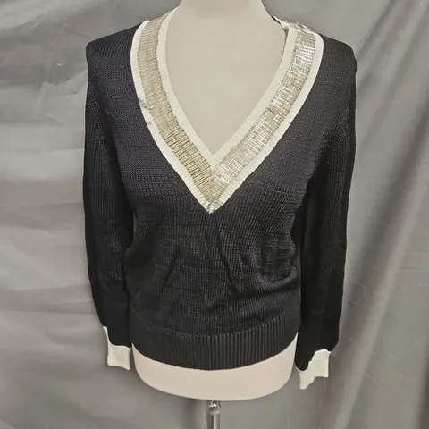 REISS COURTENEY EMBELLISHED V NECK JUMPER IN BLACK/CREAM SIZE S