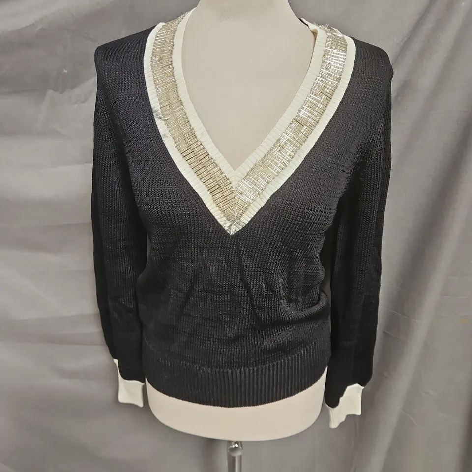 REISS COURTENEY EMBELLISHED V NECK JUMPER IN BLACK/CREAM SIZE S